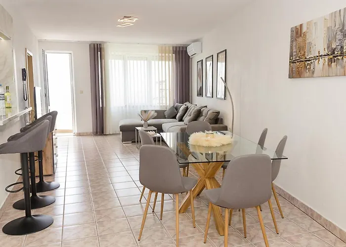 Two Identical Designer 2bd Flats With Sea View In By Flat Mаnager شقة