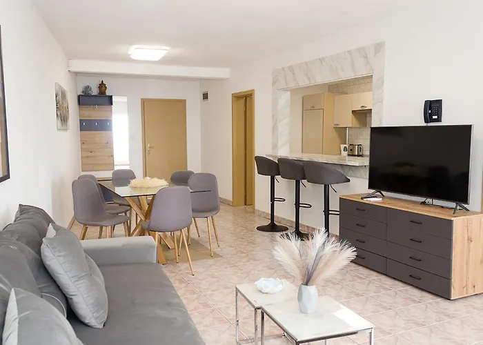 Two Identical Designer 2bd Flats With Sea View In By Flat Mаnager * بالشيك