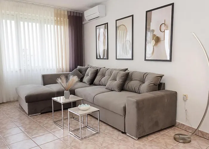 Two Identical Designer 2bd Flats With Sea View In By Flat Mаnager شقة