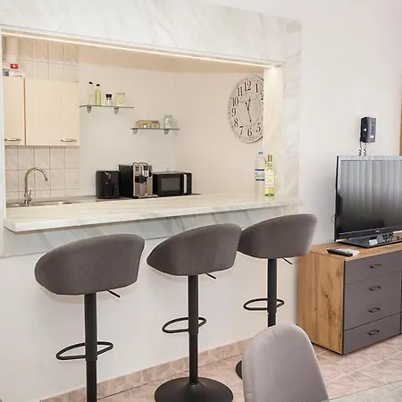 Two Identical Designer 2bd Flats With Sea View In By Flat Mаnager