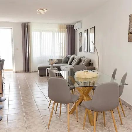 Two Identical Designer 2bd Flats With Sea View In By Flat Mаnager 公寓