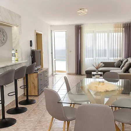 Two Identical Designer 2bd Flats With Sea View In By Flat Mаnager Διαμέρισμα