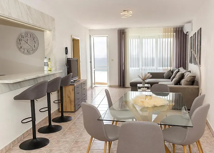 Two Identical Designer 2bd Flats With Sea View In By Flat Mаnager Lejlighed